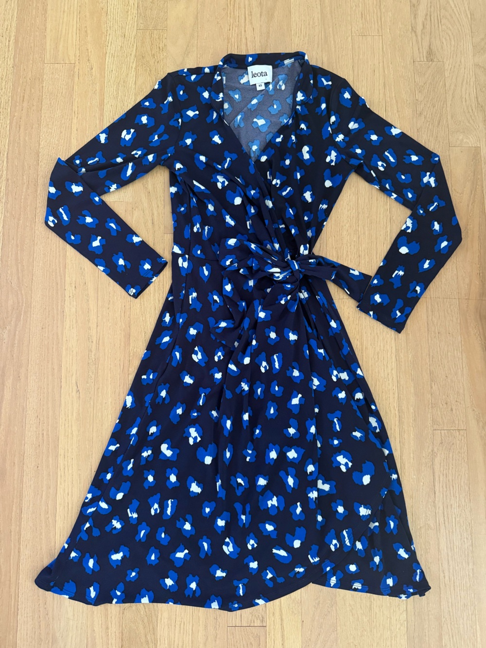 Leota XS Blue Animal Print Long Sleeve Stretchy Wrap Dress